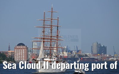 Sea Cloud II departing port of Hamburg 13. August 2015