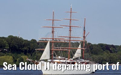 Sea Cloud II departing port of Hamburg 13. August 2015