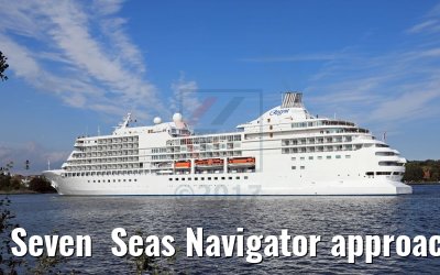 Seven  Seas Navigator approaching Kiel-Holtenau locks 22.09.2017
