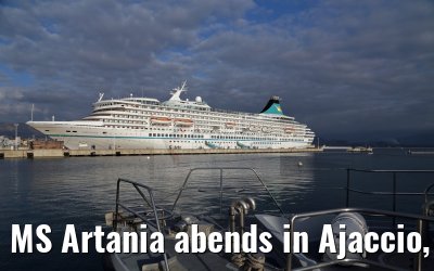 MS Artania abends in Ajaccio, Korsika, 19.12.2015