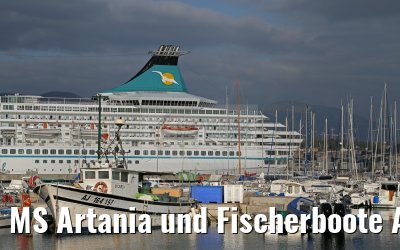 MS Artania und Fischerboote Ajaccio, Korsika, 19.12.2015