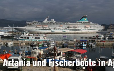 Artania und Fischerboote in Ajaccio 19.12.2015