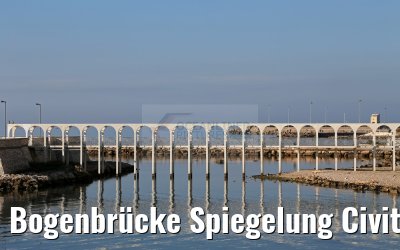 Bogenbrücke Spiegelung Civitavecchia