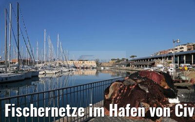 Fischernetze im Hafen von Civitavecchia