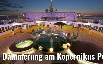 Dämmerung am Kopernikus Pool MS Artania 19.12.2015