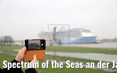 Spectrum of the Seas an der Jann-Berghaus-Brücke in Leer 20.03.2019