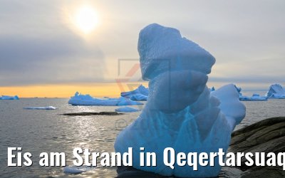 Eis am Strand in Qeqertarsuaq, Grönland