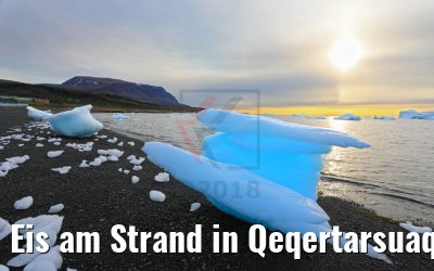 Eis am Strand in Qeqertarsuaq, Grönland