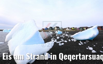 Eis am Strand in Qeqertarsuaq, Grönland