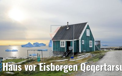 Haus vor Eisbergen Qeqertarsuaq, Grönland