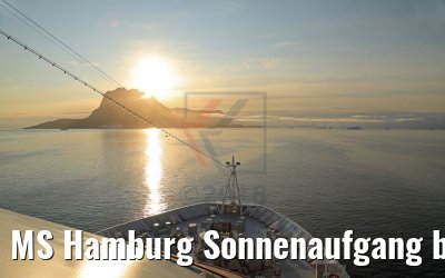 MS Hamburg Sonnenaufgang bei Uummannaq, Grönland