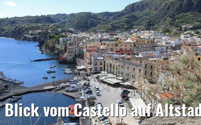 Blick vom Castello auf Altstadt von Lipari 11.10.2017