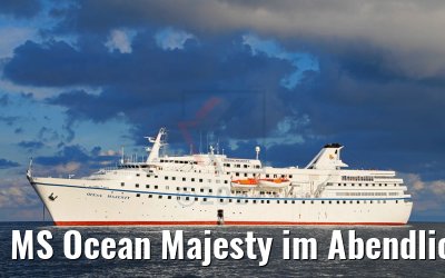 MS Ocean Majesty im Abendlicht vor Lipari 11.10.2017