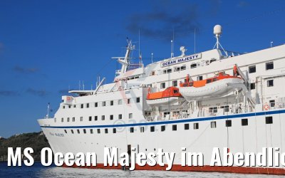 MS Ocean Majesty im Abendlicht vor Lipari 11.10.2017