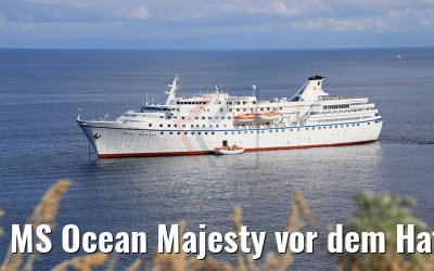 MS Ocean Majesty vor dem Hafen von Lipari 11.10.2017