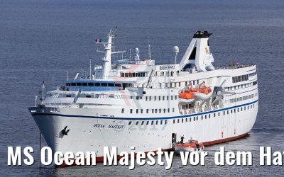 MS Ocean Majesty vor dem Hafen von Lipari 11.10.2017