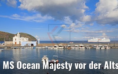 MS Ocean Majesty vor der Altstadt von Lipari 11.10.2017