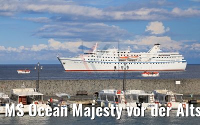 MS Ocean Majesty vor der Altstadt von Lipari 11.10.2017