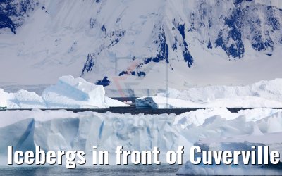 Icebergs in front of Cuverville Island, Antarctica 09.01.2017