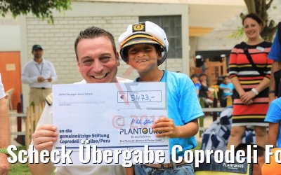 Scheck Übergabe Coprodeli Foundation Lima Peru Plantours Kreuzfahrten
