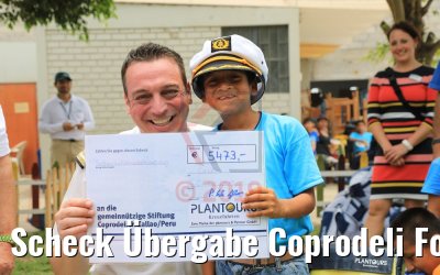 Scheck Übergabe Coprodeli Foundation Lima Peru Plantours Kreuzfahrten