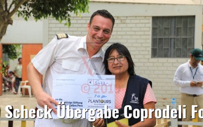 Scheck Übergabe Coprodeli Foundation Lima Peru Plantours Kreuzfahrten