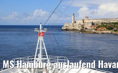MS Hamburg auslaufend Havanna mit Leuchtturm 30.11.2017