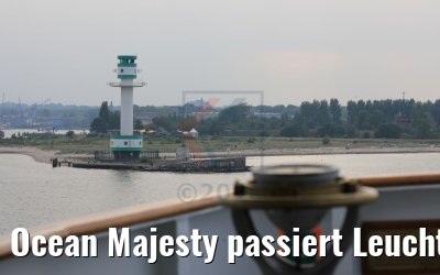 Ocean Majesty passiert Leuchtturm Friedrichsort 02.06.2018
