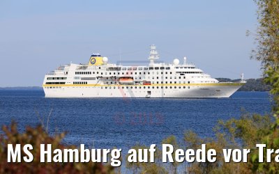 MS Hamburg auf Reede vor Traverse City 10.10.2019