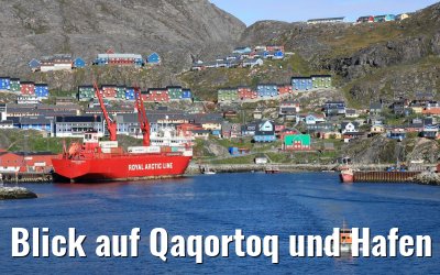 Blick auf Qaqortoq und Hafen