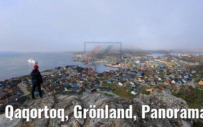 Qaqortoq, Grönland, Panoramablick im Nebel