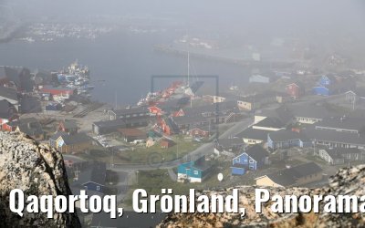 Qaqortoq, Grönland, Panoramablick im Nebel