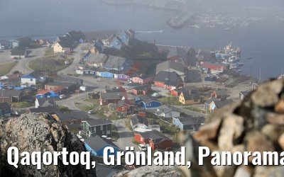 Qaqortoq, Grönland, Panoramablick im Nebel