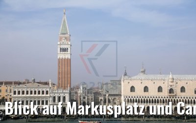 Blick auf Markusplatz und Campanile in Venedig