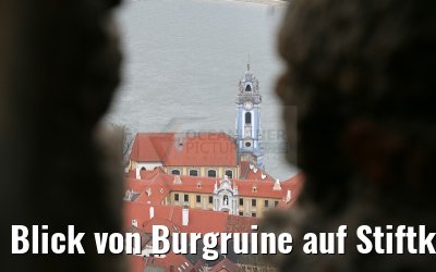 Blick von Burgruine auf Stiftkirche Dürnstein 29.03.2015