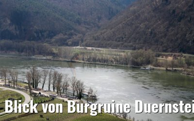 Blick von Burgruine Duernstein auf MS Ariana 29.03.2015