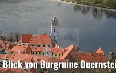 Blick von Burgruine Duernstein auf Stiftkirche 29.03.2015