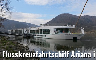 Flusskreuzfahrtschiff Ariana in Dürnstein 29.03.2015