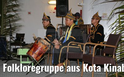 Folkloregruppe aus Kota Kinabalu auf MS Hamburg