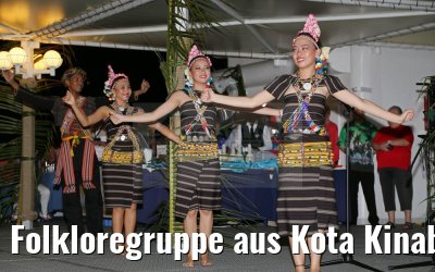 Folkloregruppe aus Kota Kinabalu auf MS Hamburg