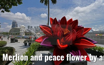 Merlion and peace flower by artist Ana Tzarev in Singapore