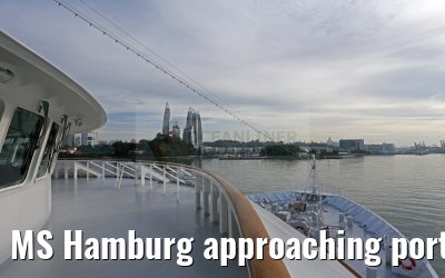 MS Hamburg approaching port of Singapore 30.01.2016