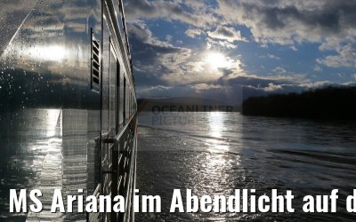 MS Ariana im Abendlicht auf der Donau 02.04.2015