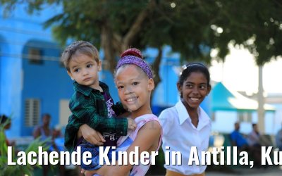 Lachende Kinder in Antilla, Kuba 06.12.2017