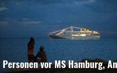 Personen vor MS Hamburg, Antilla, Kuba 06.12.2017