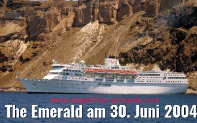 The Emerald am 30. Juni 2004 vor Santorini