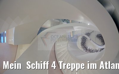 Mein  Schiff 4 Treppe im Atlantik Restaurant