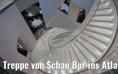 Treppe von Schau Bar ins Atlantik Restaurant Mein Schiff 4