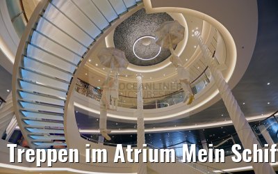 Treppen im Atrium Mein Schiff 4