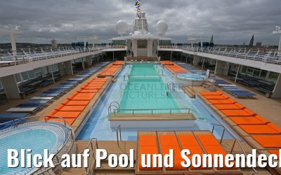Blick auf Pool und Sonnendeck Mein Schiff 4